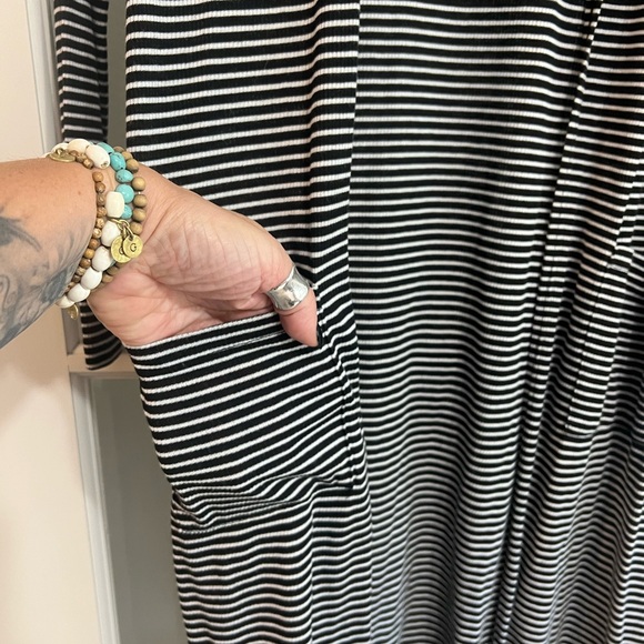 Black and White Striped Long Cardigan - Picture 2 of 7